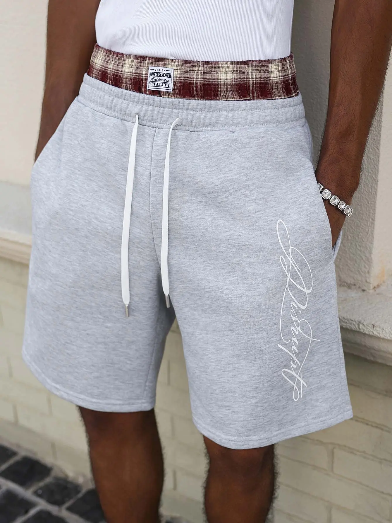 Mens Double Waistband Sweat Shorts Y2K Streetwear Layered Plaid Waistband Drawstring Loose Fit Signature Graphic Knee Length Athletic Shorts Casual Lounge Gym Running Summer Outfit Hip Hop Skate Fashion Everyday Wear College Festival Vacation Street Style
