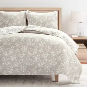 Lush Decor Floral Jacquard Reversible Soft Matelassé 3 Piece Quilt Set - Full/QueenKing/Cal King, Machine Washable