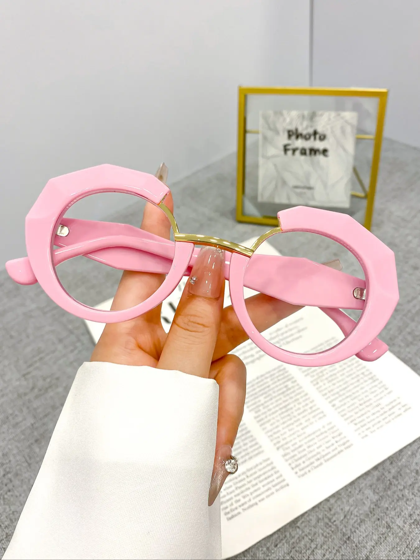 New Round Large Frame Glasses, Unique Design, Stylish Eyeglass, Trendy Versatile Fashion Eyewear, Trendy Beach Eyewear, Trendy Casual Eyeglasses, Suitable for Men & Women, Perfect for Photography & Daily Wear, Round Frames