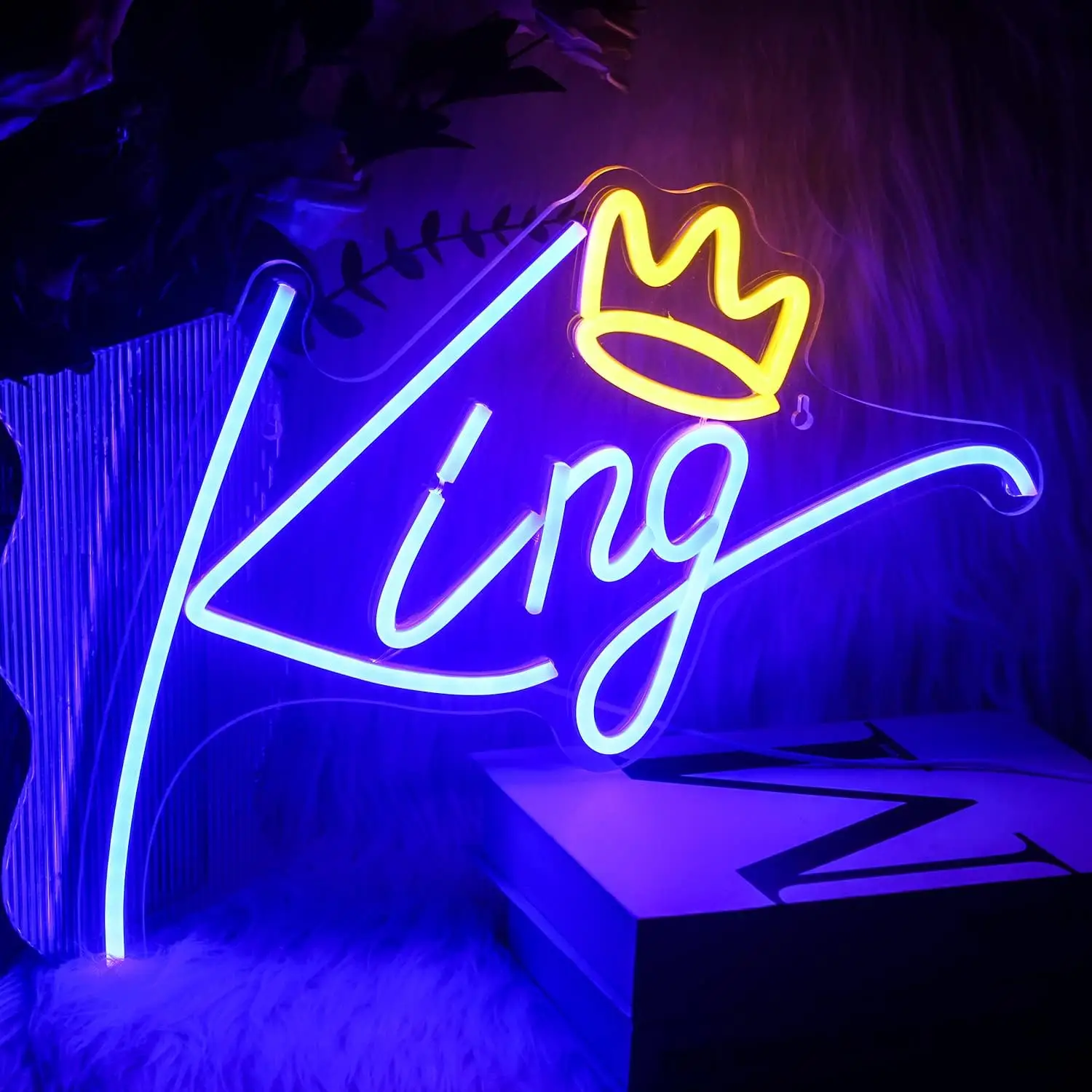 Room Decor King Letter Design Neon Light with Chain Hook & Switch for Room Decor, Sweet Furniture Adornment, Modern USB Powered LED Light, Decorative