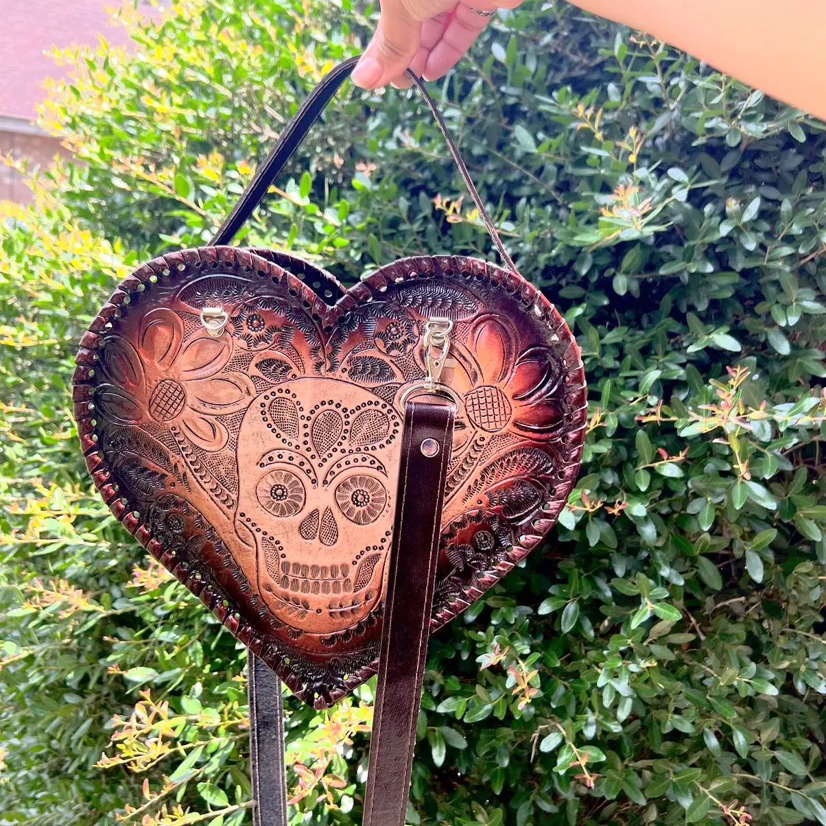 Cincelado leather bag