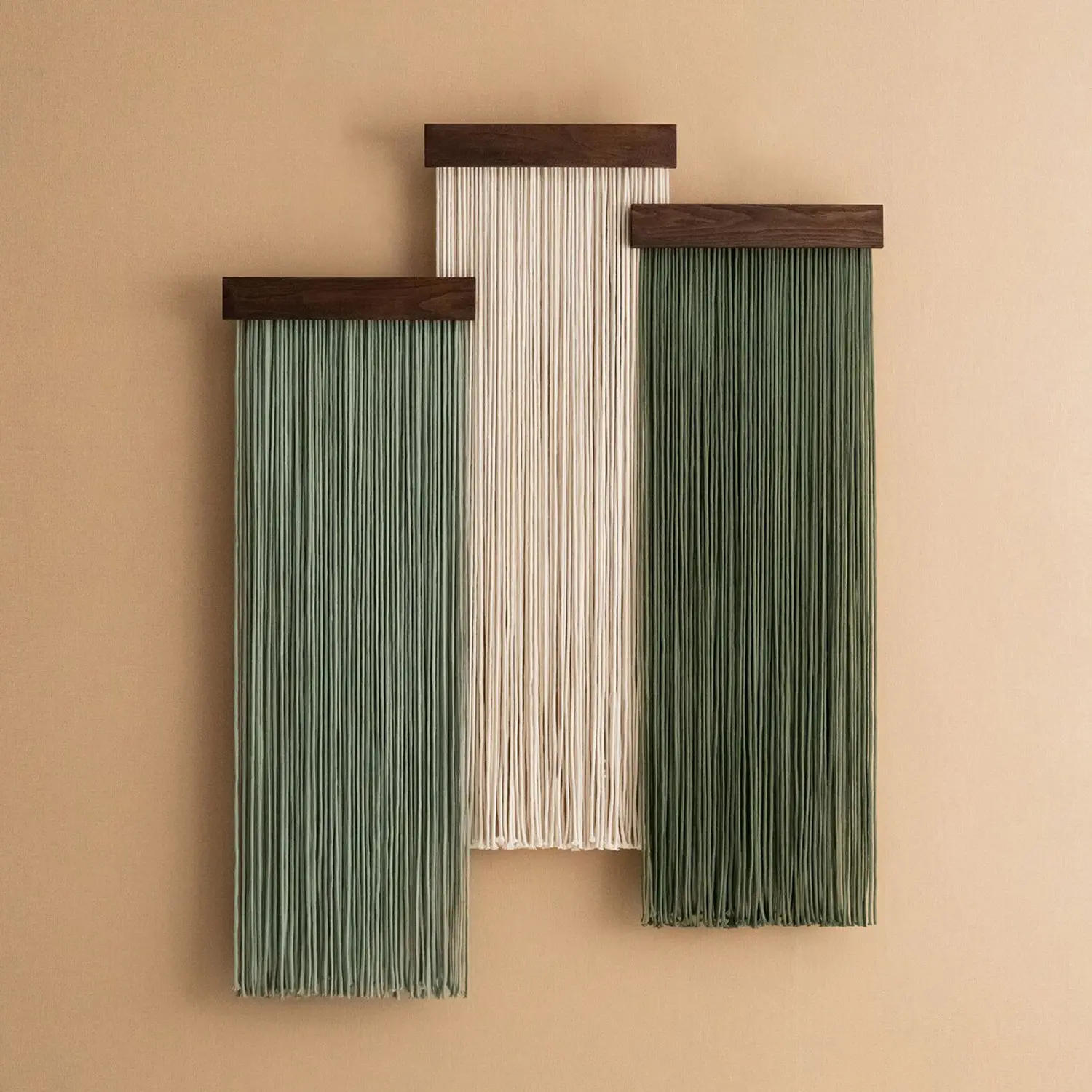 Boho Style Macrame Wall Hanging, Handmade Wood Board Fringe Backdrop, Wind-Blown Decorative Tapestry for Living Room Bedroom Office, Decoration, Tassel Decor, Aesthetic Wall Decor