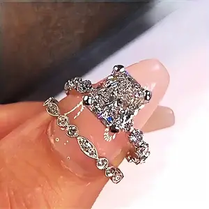 Elegant Square Cut Sparkling Zircon Ring Set (2 Pcs) for Women - Bridal Wedding Jewelry, Party Banquet Accessory, Valentine's Day Gift Artificial Crystal Ring Stackable Ring Set