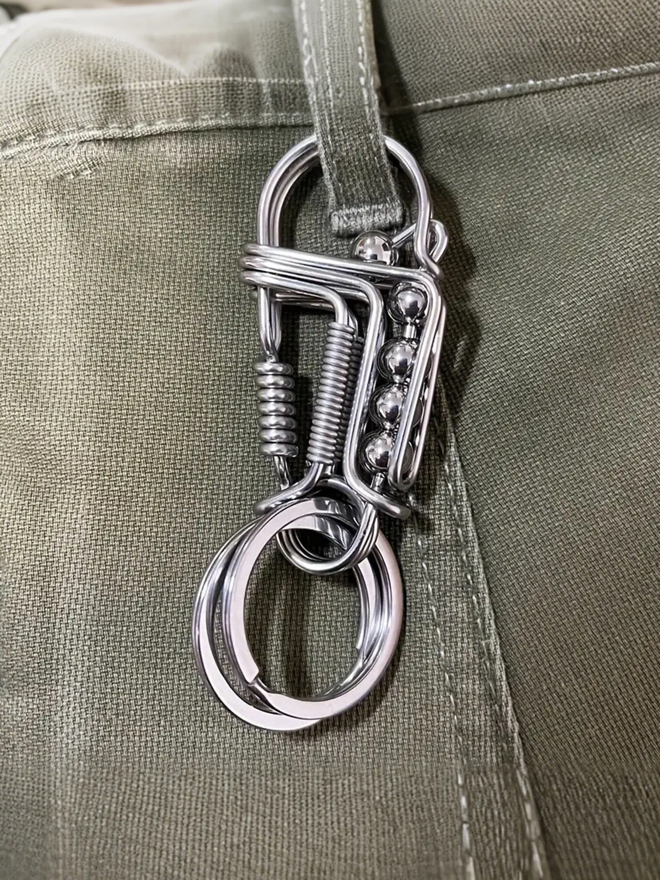 1pc Stainless Steel Handicraft Key Buckle for Men, Engraved Matte Bead Trinket Car Keyring, Mechanical Style Keychain, Fashionable Alloy Keychain, Christmas and Valentine's Day gifts for men Father's Day Present, Stylish Keychain