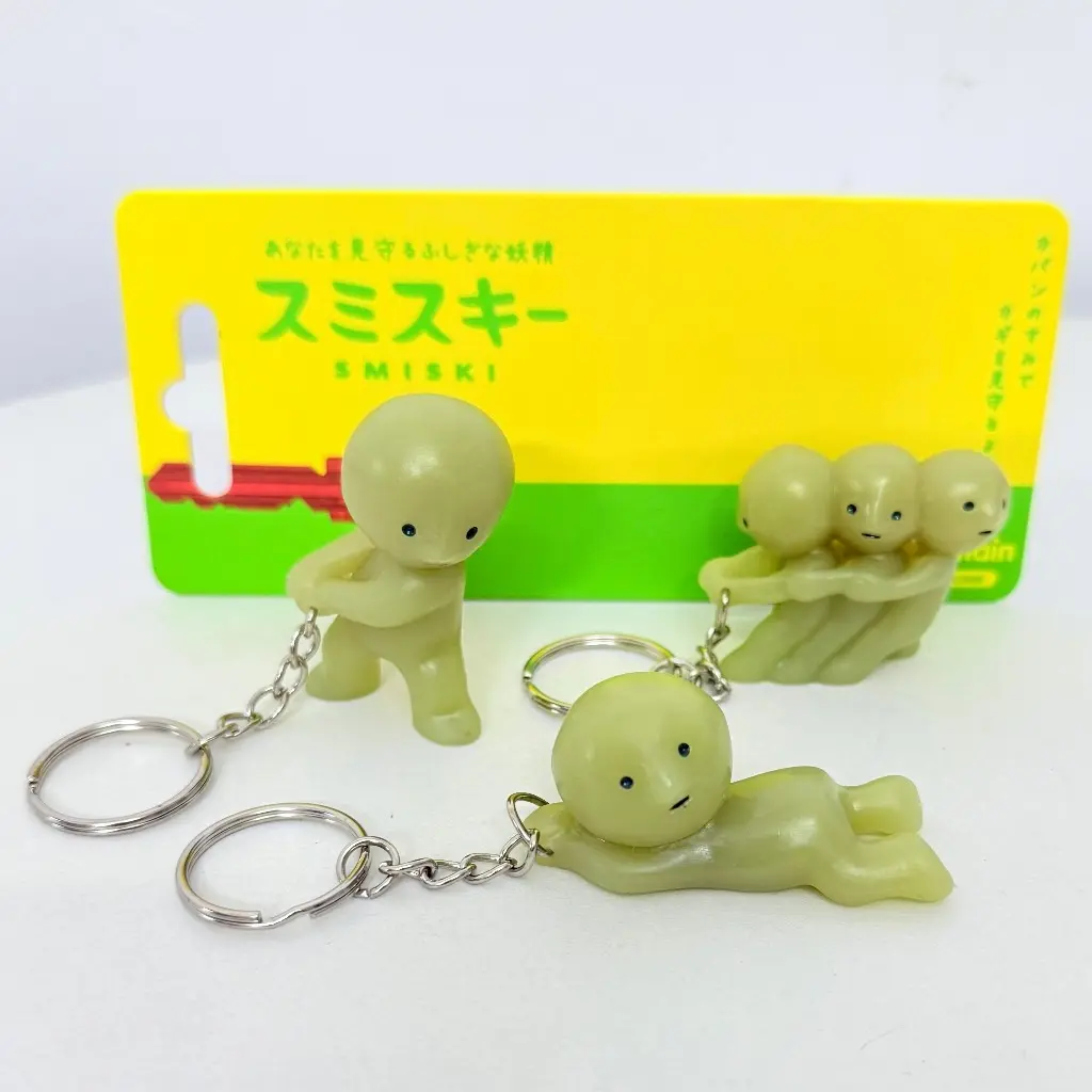 Smiski Collection & Keychains – Glow-in-the-dark mini-figures from the popular series | Surprise mystery toys for unboxing enthusiasts and Kawaii lovers