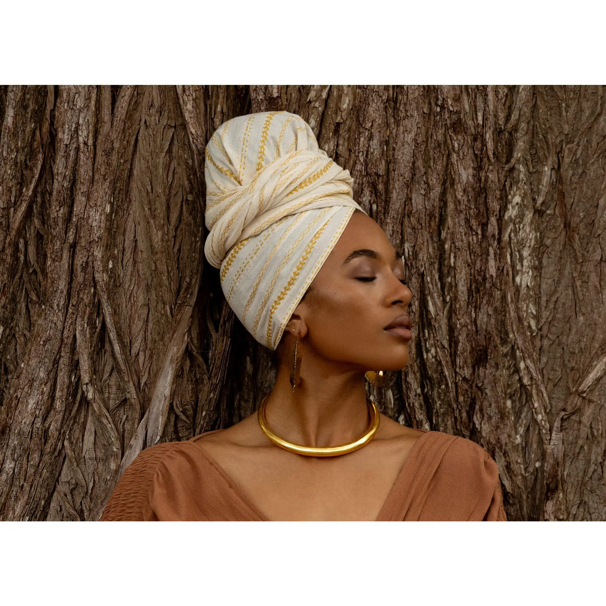Phyllisia Neck Cuff
