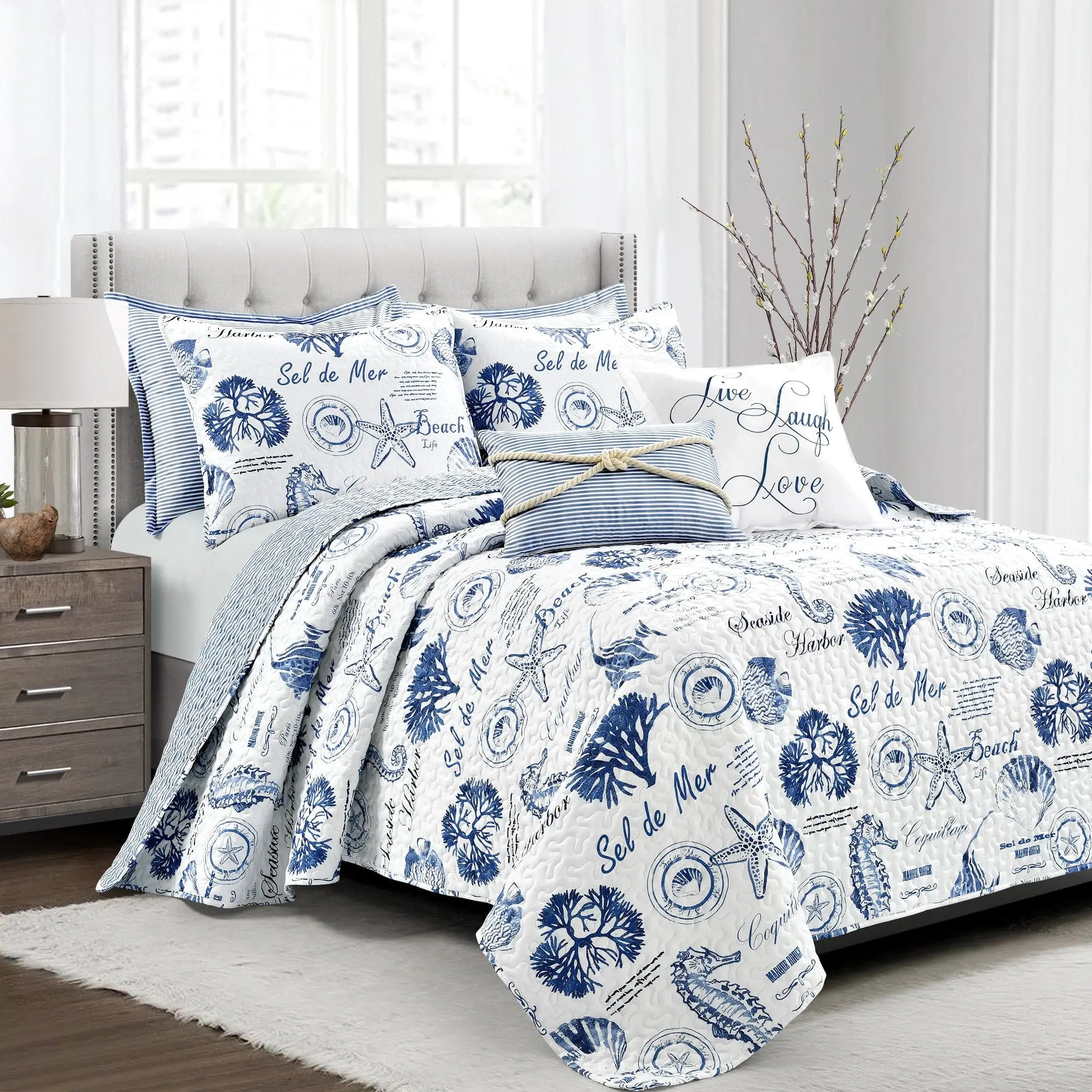 Lush Decor Harbor Life Reversible Bedding Quilt Set - Queen Bedding Sets, Printed Quilted Bedspread, Bed Cover for Bedroom with Seagulls & Ocean Themes