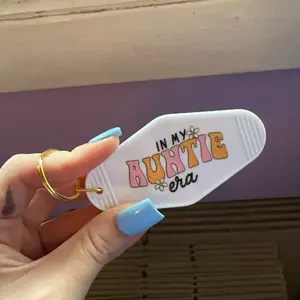 "Auntie Era" keychain