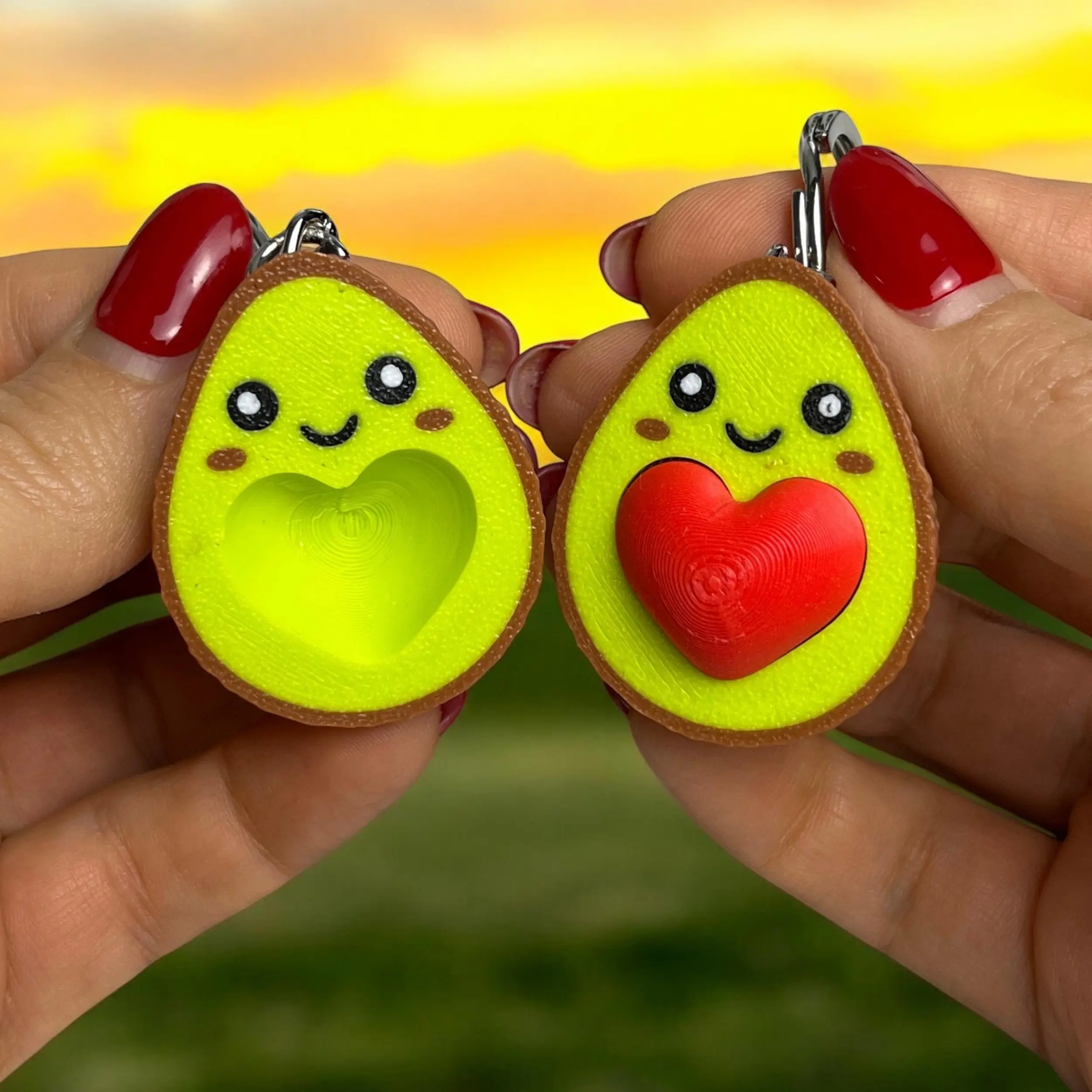 Adorable Avocado Keychain Pair – 3D Printed Valentine’s Day Gift with Removable Heart, Cute Couple Keyring Charm for Lovers and Friends