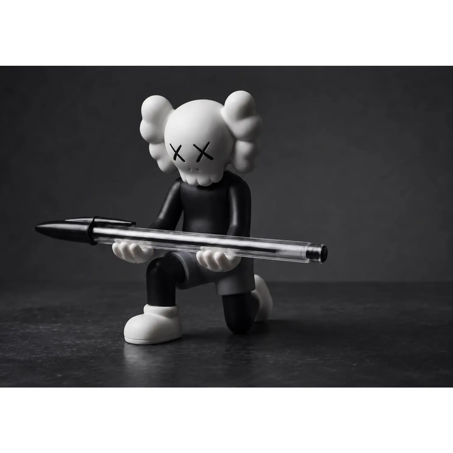 3D Printed Modern Art Pen Holder Figurine - Room Decor Stationery Organizer, Desk Companion for Shelves, Ideal Birthday Gift for Home Improvement & Kitchen Fixture Styling