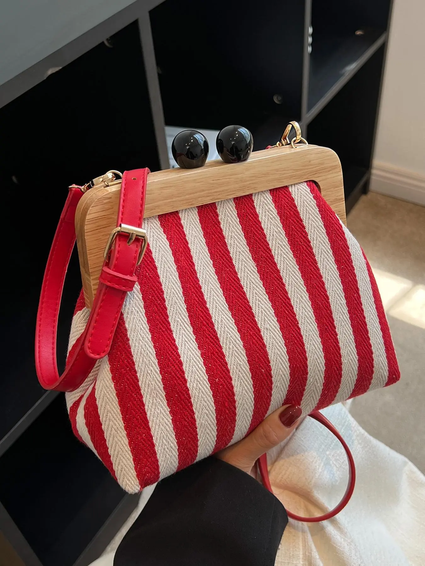Ladies' fashionable striped crossbody bag,color blocking design, adjustable shoulder strap,elegant ladies' shoulder bag, suitable for dating, shopping,work, commuting and other occasions,Crossbody Tote Bag