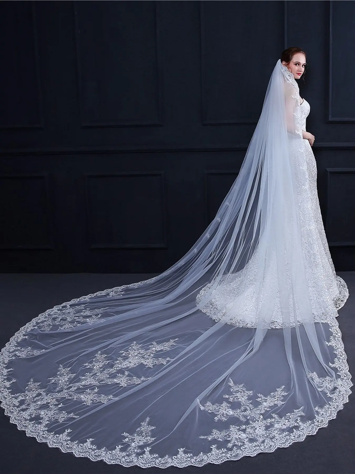 Bridal Wedding Veil with High-End Sequins and Lace Appliqués, Elegant and Atmospheric Design, Perfect for Weddings and Special Occasions, Wedding Veils for Brides, The Wedding Veil