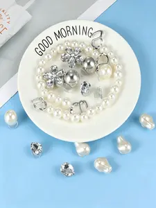 16pcsDIY Silver Bead Chain Croc Charms Set Pearl Rhinestone Flower Detachable Luxury Clog Accessories Elegant Shoe Decorations for Women DIY Craft Gift Footwear Embellishments Rhinestone Shoes Charms