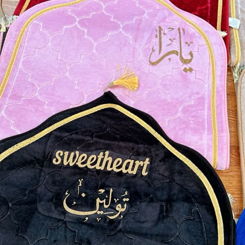 Sweetheart Soft Velvet Prayer Mat - Mihrab Style with Printable Design, Available in 12 Colored Options, Featuring Floral Embroidery - Snack