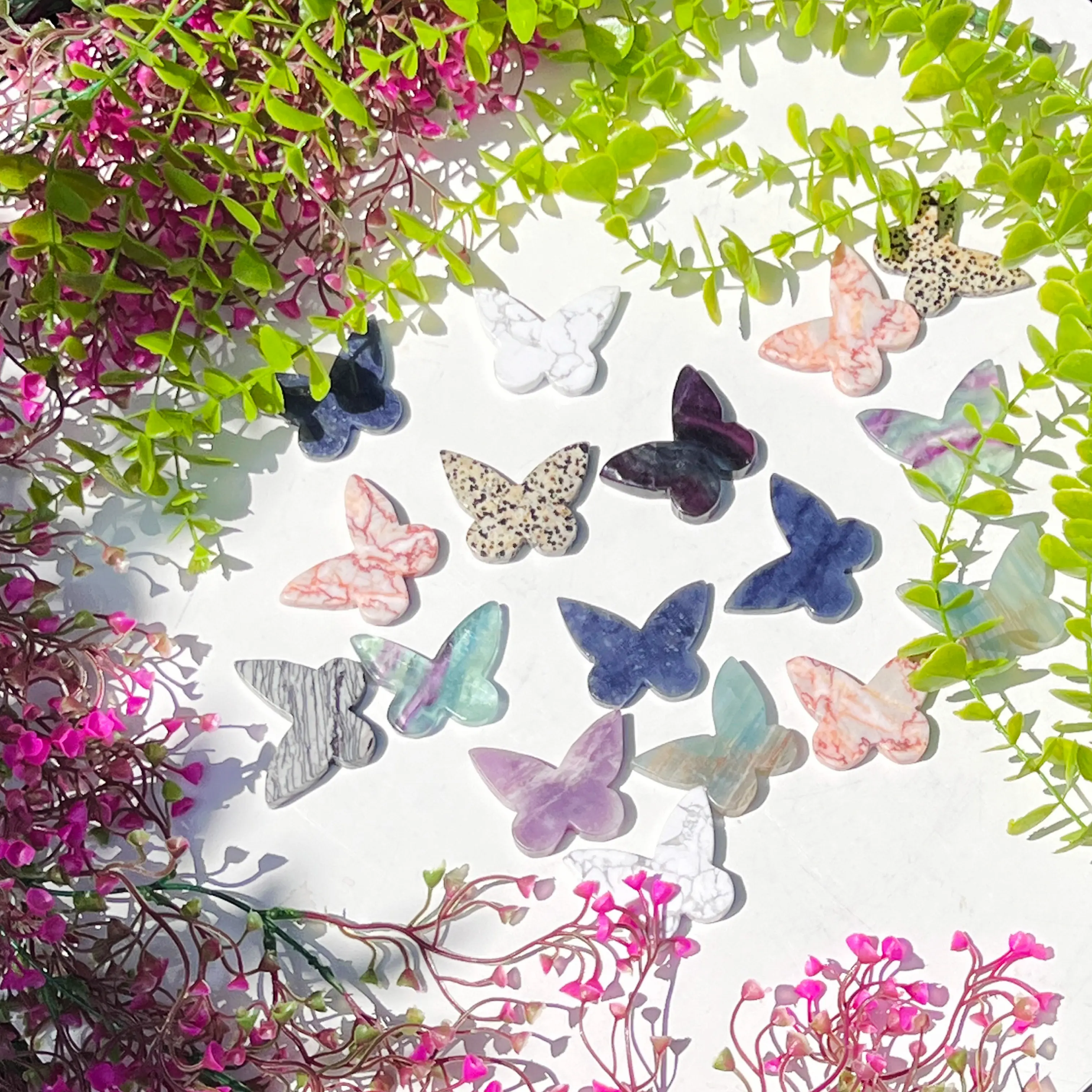 [Video Order] 1-Count Artificial Gemstone Decorated Semi-Finished Non-Natural Crystal Butterfly Carving with Stand, Approx 40g (Fluorite, Lepidolite, Howlite & More)