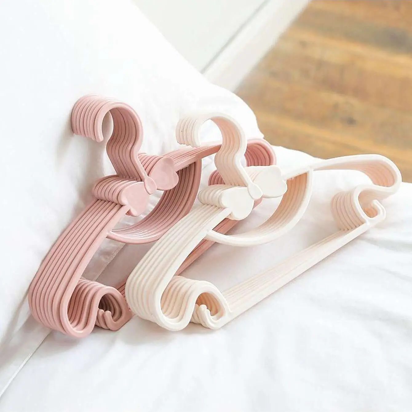 20pcs Unique Butterfly Design Clothes Hangers, Anti-Slip Dual Hooks for Baby Clothing Storage, Durable Construction & Stylish Kids Wardrobe Essentials, Clothes Hanger Organizers, Clothes Hangers Plastic, Infant Hangers
