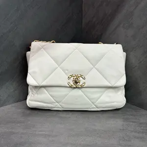 Pre-owned CHANEL 19 bag