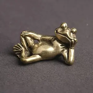 Vintage Brass Frog Figurine, Creative Desktop Decor, Solid Brass Tea Pet, Handheld Frog Statue, Craftsmanship Home Ornament, Sculpture Desk Decor
