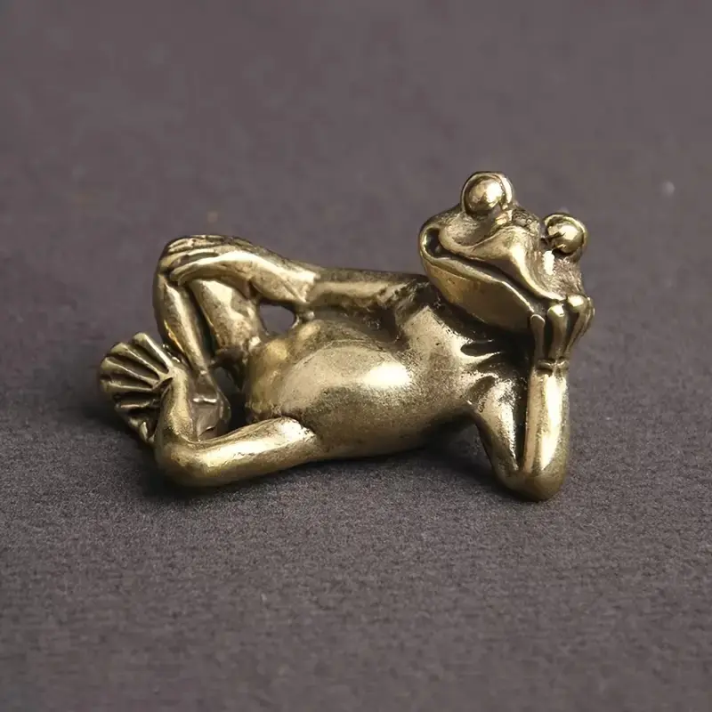 Vintage Brass Frog Figurine, Creative Desktop Decor, Solid Brass Tea Pet, Handheld Frog Statue, Room Decor Statue, Craftsmanship Home Ornament, Sculpture Desk Decor, Collectible Figure Decor