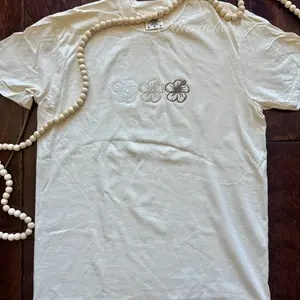 Summer Tshirt, Short Sleeve Tshirt, Comfortable Embroidered Tshirt, Hibiscus Flowers