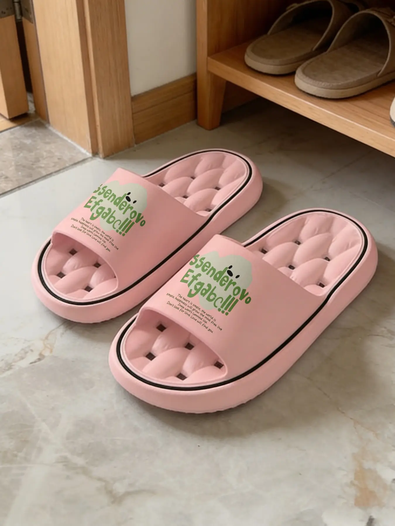 1 Pair Bouncy Cloud EVA Pillow Slides, Cute Pink Quilted Sole with Casual Green Text Graphic, Elastic Pressure-relief & Non-deformable Sole, Women's All-day Comfort Home & Shower Slippers