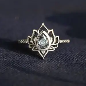 Delicate white lotus design ring, fashionable and personalized for Valentine's Day