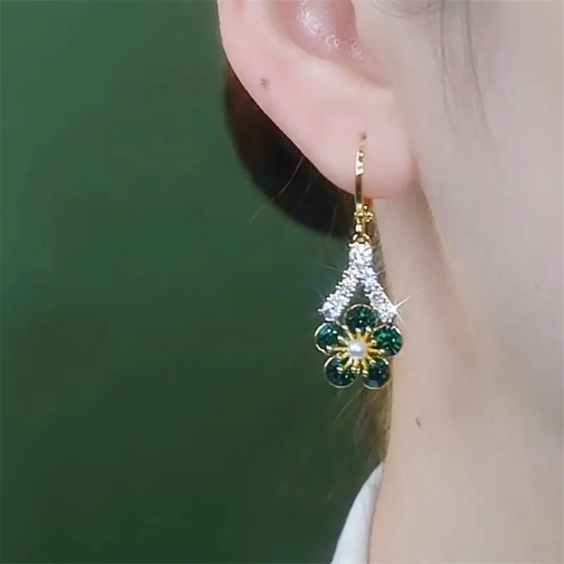 Light luxury fashion green crystal rhinestone flower clip-on earrings for women, luxurious, high-end, stylish, exquisite, versatile, popular ear jewelry SPEH50006
