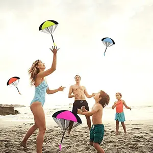 Hand Throwing Parachute Toy Set with Soldiers, No Battery Required Outdoor Flying Toy, Perfect Party Gift, Durable Design