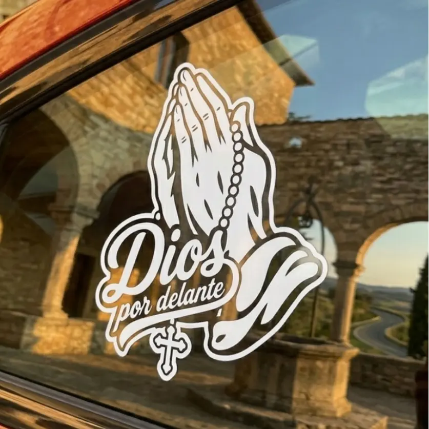 Dios Por Delante Praying Hands Car Decal, White/ Red /Holographic Iridescent Spanish Christian Rosary Cross Vinyl Sticker, Religious Faith Window Sticker For Truck SUV Auto, Rainbow Die Cut Faith Car Accessory, Waterproof God First Vehicle Decor