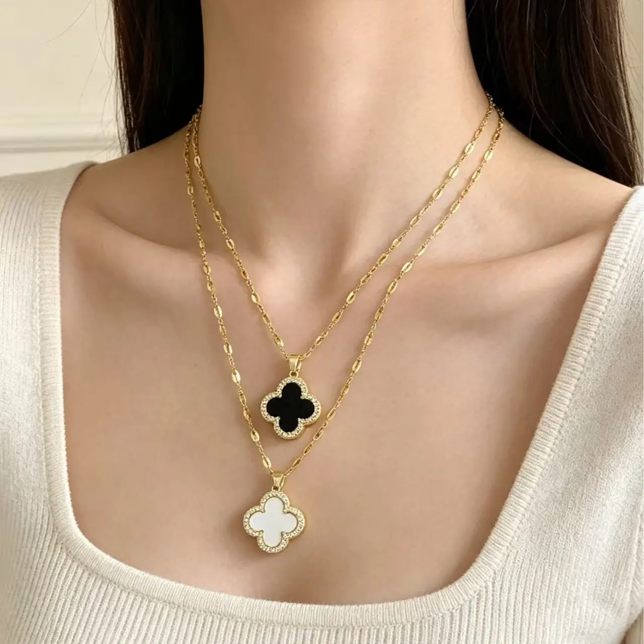 Women's Double-Layer Clover Necklace, Black and White Inlaid Pendant with Rhinestone Border, Fashion Daily Clavicle Chain Jewelry Gift
