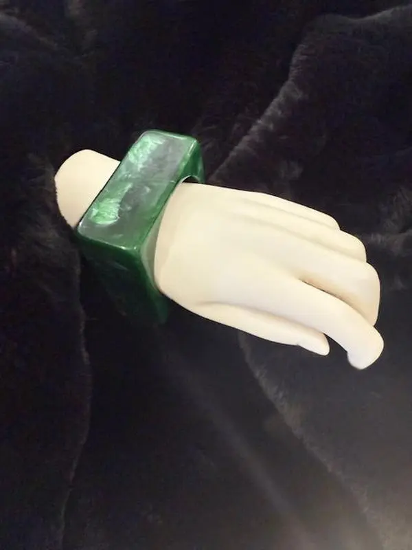 Acrylic Resin Green Square Bangle