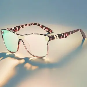 1 Pair of Modern Tortoiseshell Pattern Flat Top Sunglasses with Luxury Vintage Style for Men and Women Traveling and Everyday Outdoor Wear, Providing Full UV Protection and Stylish Accents.