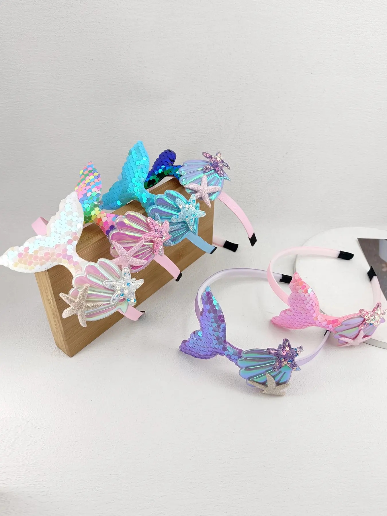 1PC Cute Mermaid Tail Hairband, Bright Colors, Plastic Material, Perfect for Beach Photos, Gift for Girls, Sweet Style
