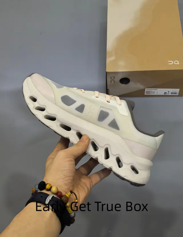 Trendy Performance Footwear with Dynamic Color Blocking & Supportive Ankle Design – Great for Gym Workouts, Outdoor Adventures & Modern Streetwear Looks
