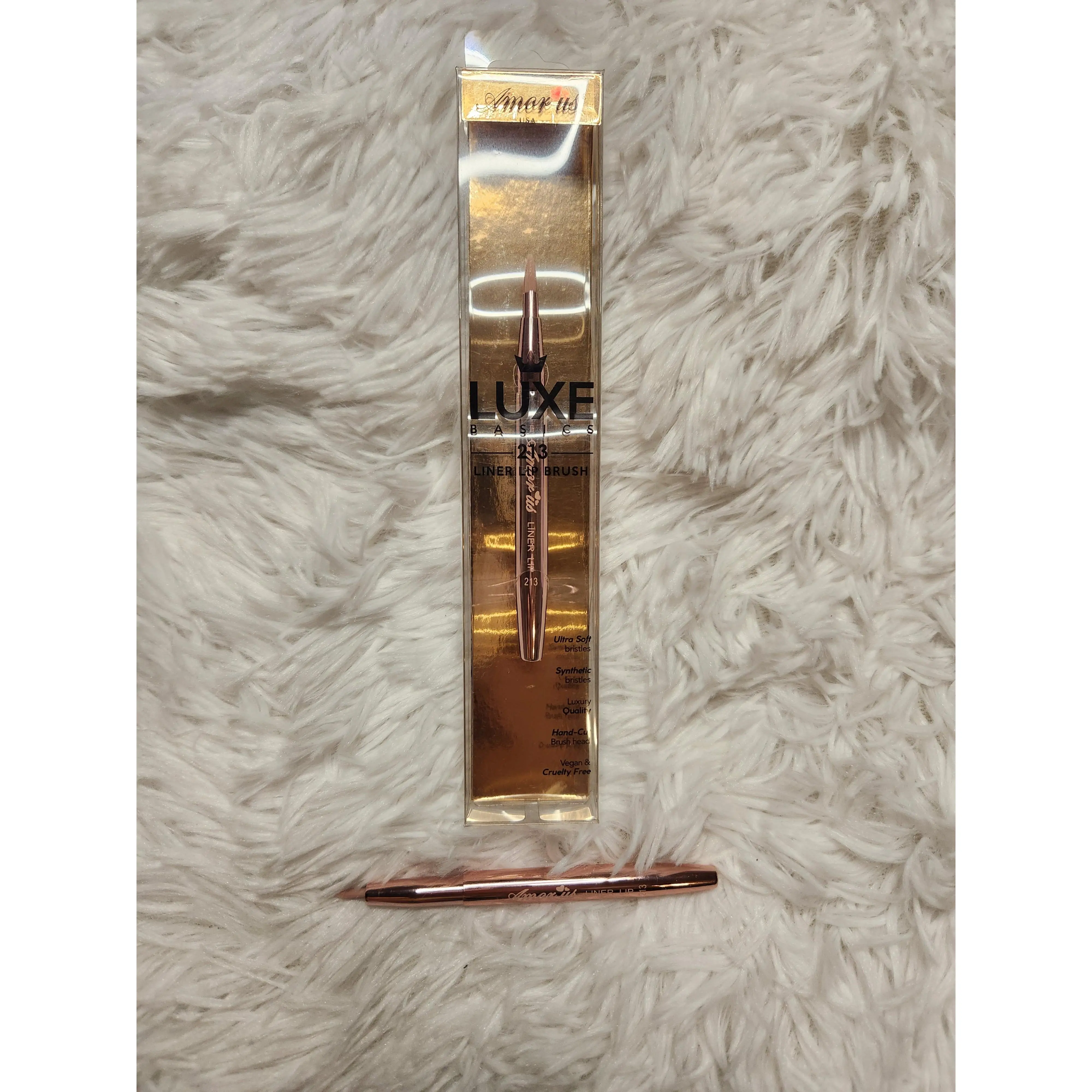 Retractable Lip Brush by AmorUs