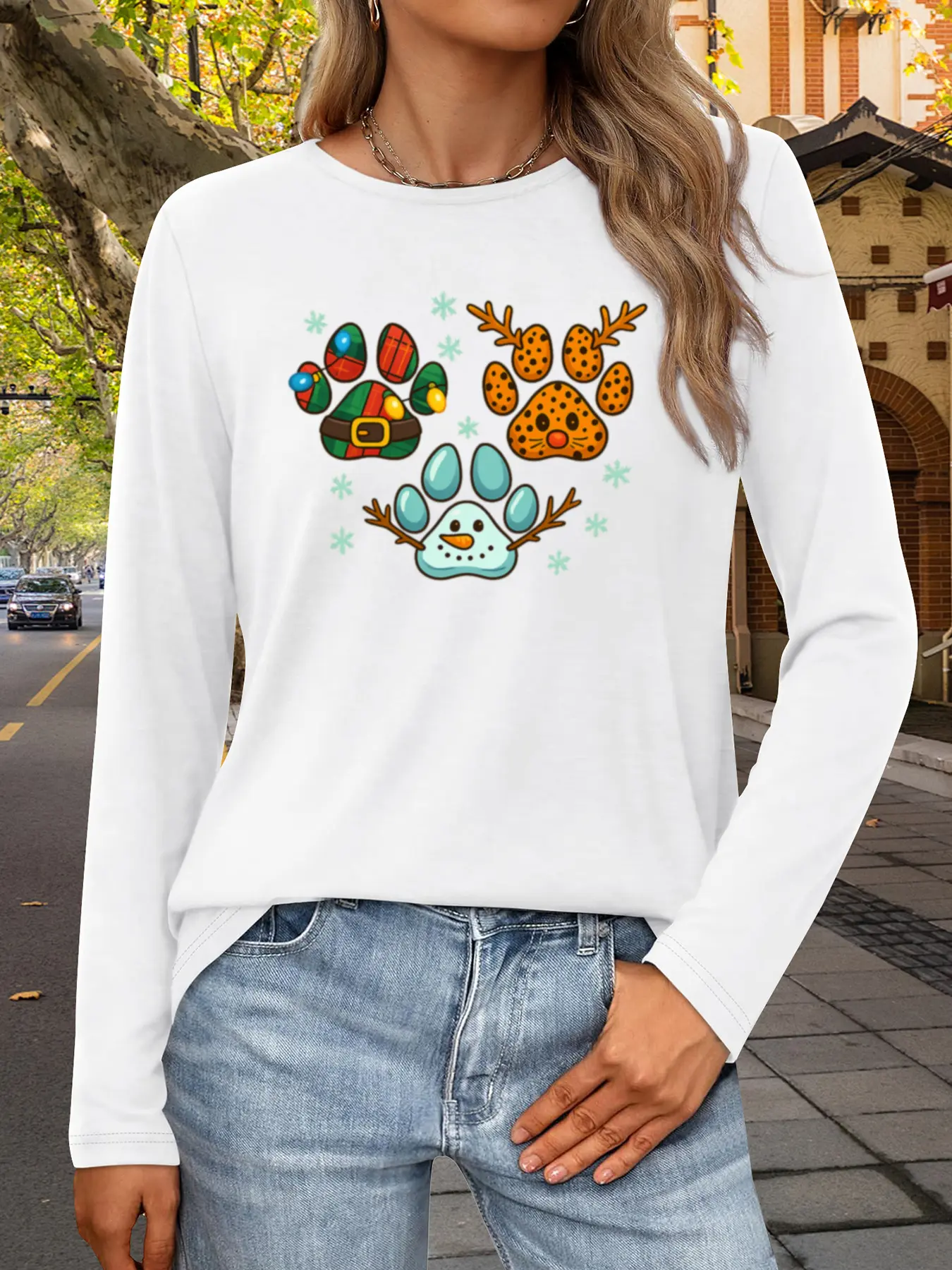Long-Sleeved Shirts for Women Featuring Christmas Dog Paw Prints, Casual, Popular Women'S Apparel, Round-Neck Styles, And Patterned Graphic Tees