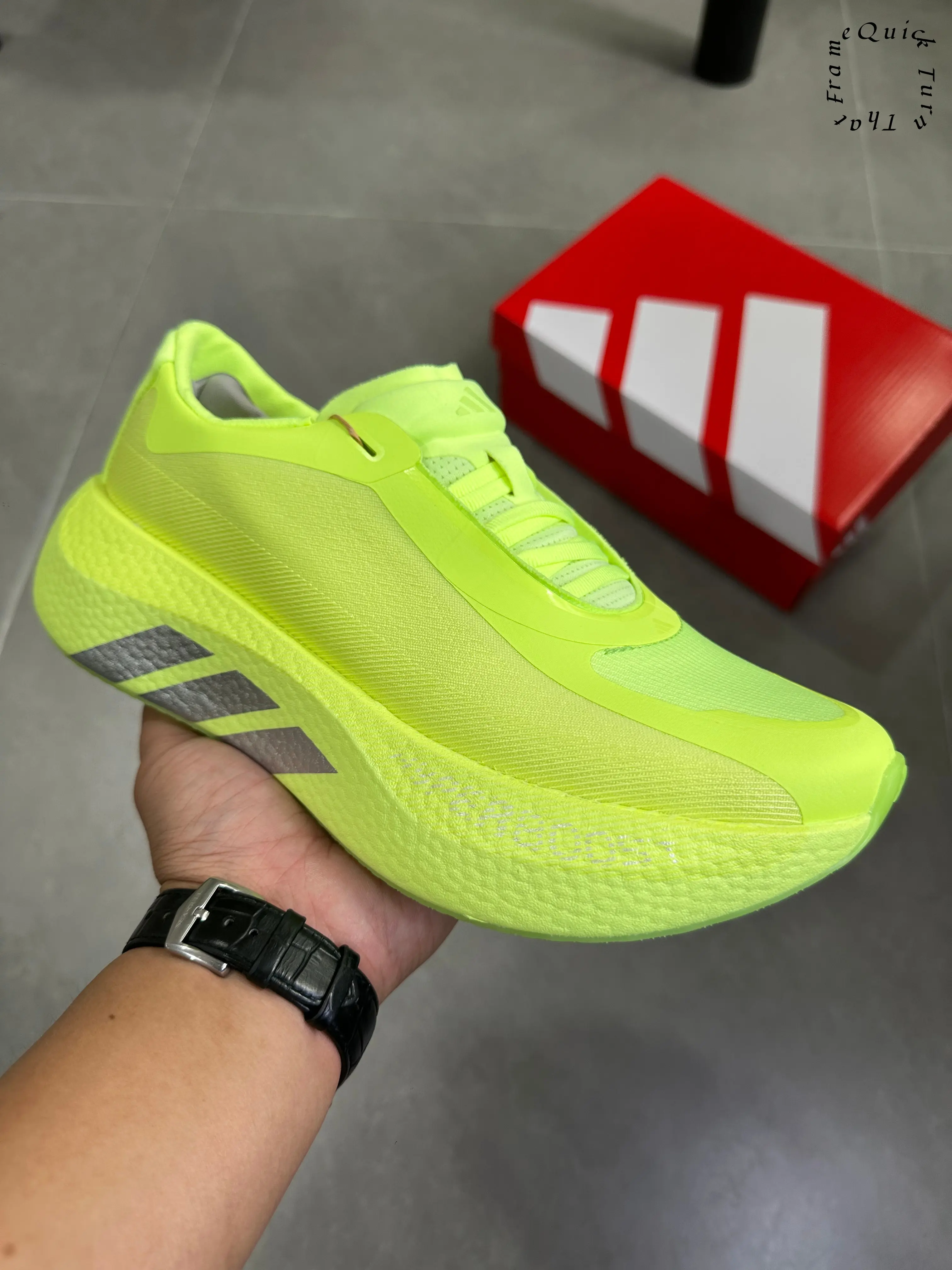 Fluorescent Yellow Silver-striped Breathable Running Sneakers | Ultra-light Knitted Mesh Upper & Thick Foam Cushioned Midsole | High-visibility Appearance for Professional Race Training and Eye-catching Daily Outfits