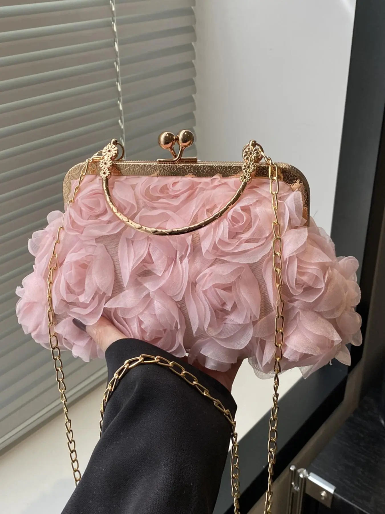 Classic style Valentine's Day retro rose handbag, personalized and versatile women's bag, Fashionable Versatile Purse, suitable for daily occasions such as commuting, shopping, dating, Fashion Handbag, Casual Bags, Casual Everyday Bag