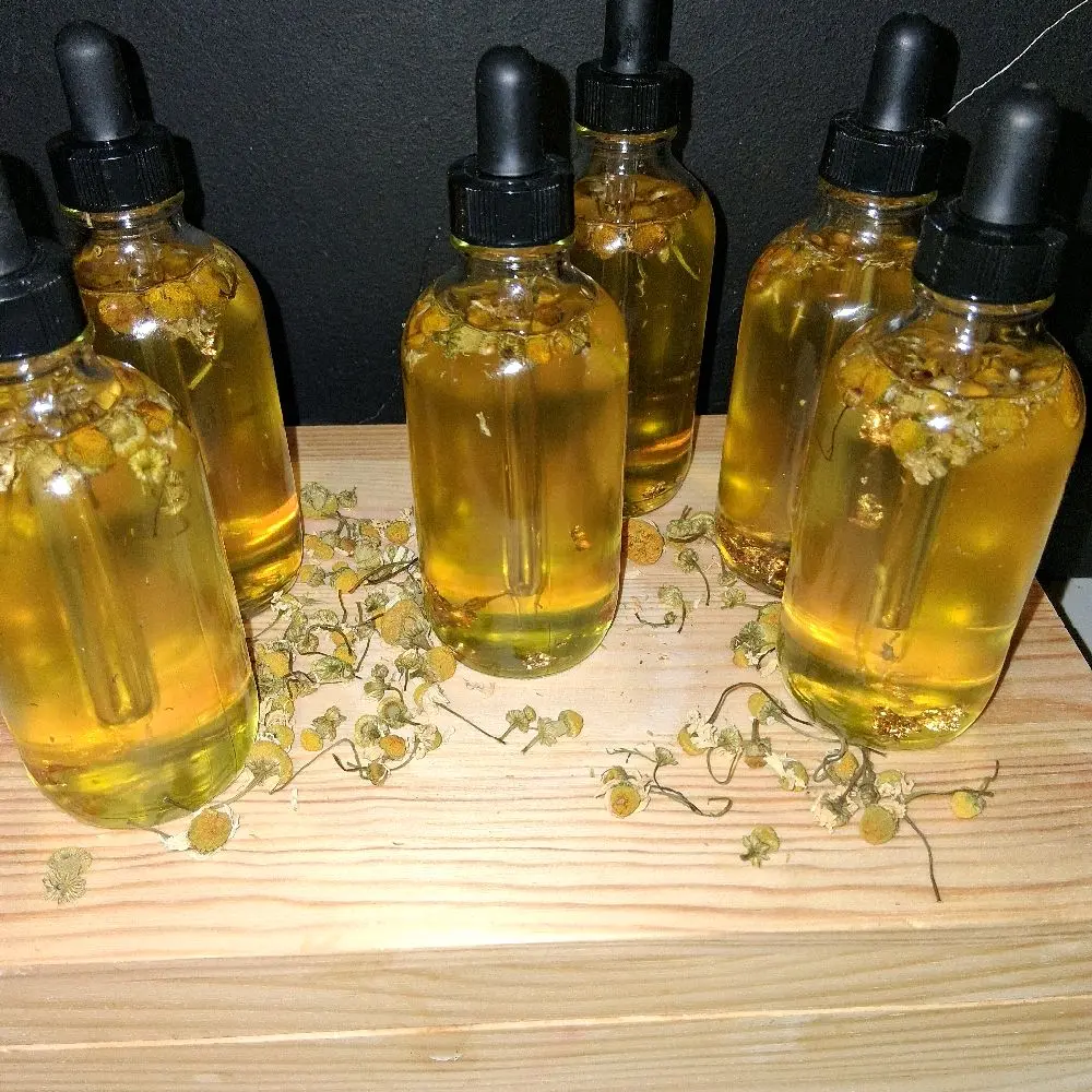 Gold Chamomile Handmade Body Oil with Natural Chamomile Flowers & Lightweight Oils for Moisture Shine and Fragrance