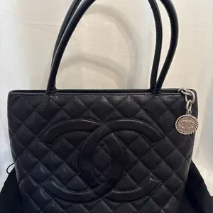 Pre-owned CHANEL leather tote Medallion Tote
