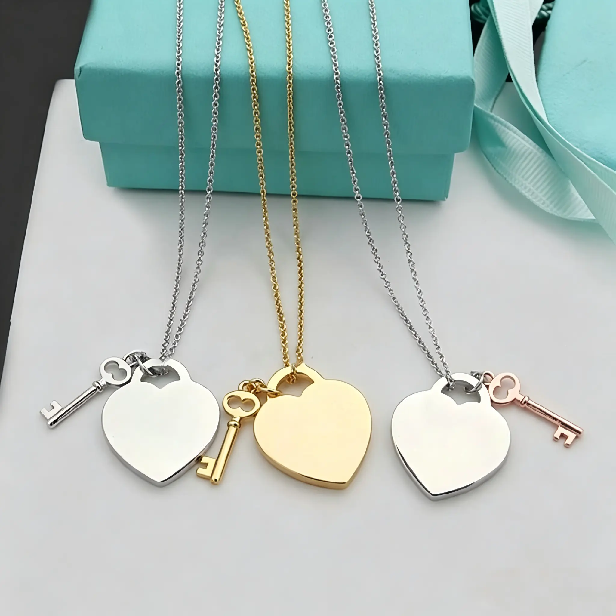Versatile Heart Pendant Necklace Chain Jewelry,Key Pendant Necklace for Women Fresh Heart Fashion Versatile Collarbone Chain Niche Design Neck Jewelry