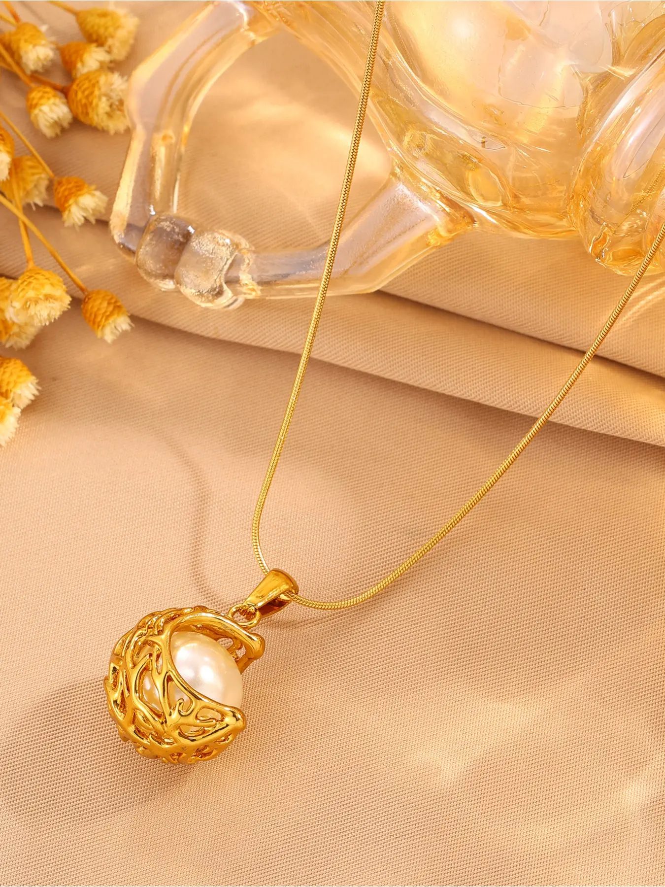 1 piece of French luxury moon pearl movable necklace, made of 304 stainless steel material, a daily fashionable item, very suitable for gifting, worn on important occasions, Dangling Pearl Necklace