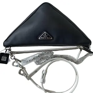 Pre-owned PRADA classic genuine leather triangle bag genuine product with excellent condition/WJ03416637