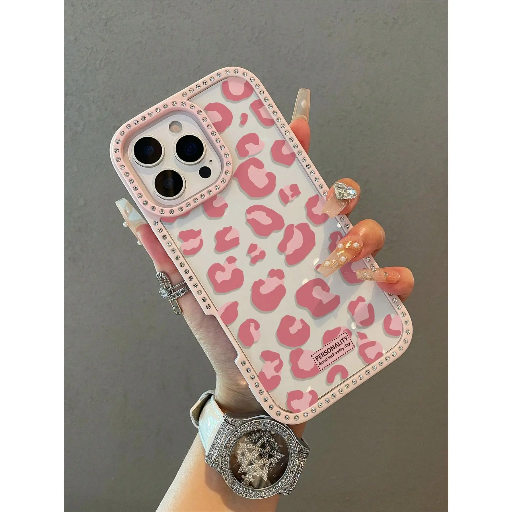 A luxurious leopard print rhinestone transparent shiny phone case, soft, shockproof, and full-coverage, suitable for iPhone 11/12/13/14/15/16/17. It is the perfect Christmas gift for friends, family, or yourself.