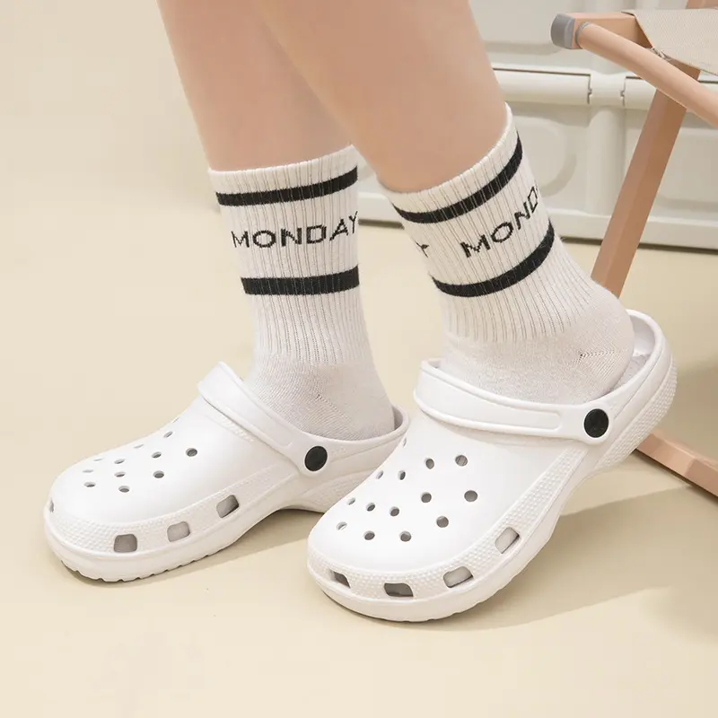 Women's 2-Color Perforated EVA Clogs Slippers - Rubber Upper, Round Toe, Ankle Height, Breathable, Non-Slip, Thick Bottom, Home-to-Beach Ready Style, Suitable for Home/Outdoor Use, Slipper, Beach Slippers