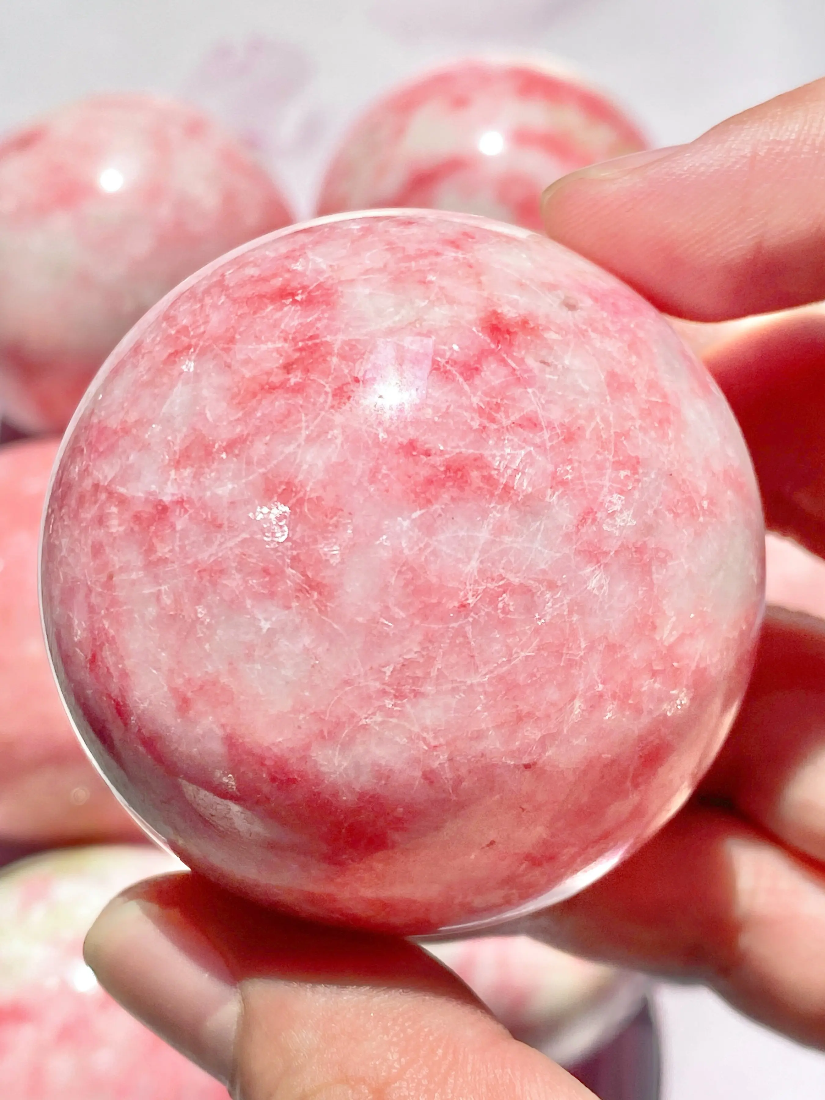 1pc Beautiful Natural Crystal Zoisite Balls, Natural Crystal Sphere, Crystal Ball Ornaments, Crystal Decorative Ornaments, Creative Home Office Desktop Decoration, Perfect Gift.