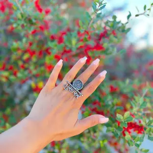 Musafir finger ring