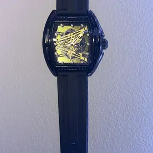 SKMEI Fashion Men's Quartz Watch 3ATM Waterproof 44x48mm Fashion Couple Quartz Watch, Bucket shaped Mechanical Cyberpunk Style Dial and Silicone Strap