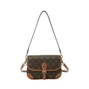 One-size-fits-all women's crossbody bag with flap cover