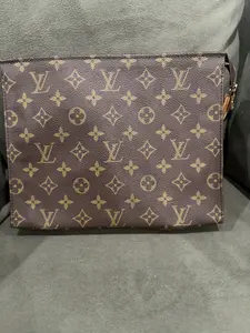 Pre-owned Louis Vuitton Canvas Clutches & Wristlets Monogram Pouch Toiletry 26 Cosmetic Bag